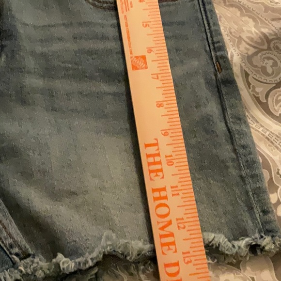 VIGOSS high waisted distressed jean shorts. - Picture 6 of 6